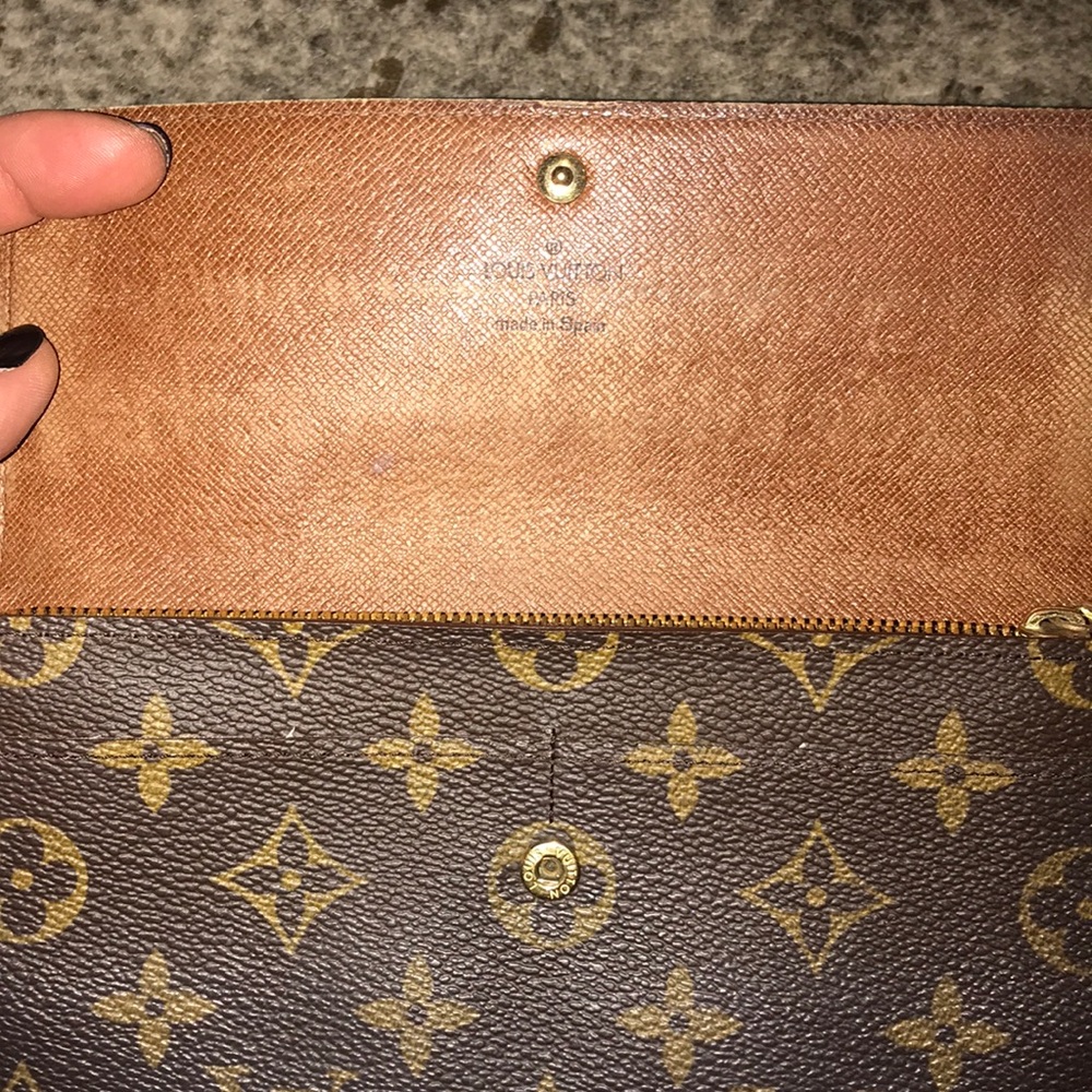 Certified AUTHENTIC LV Sarah Wallet - Picture 3 of 8